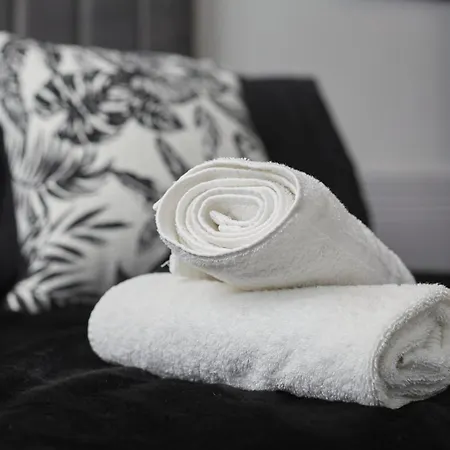 Hotel apartamentowy Hayy Luxury Homes Near Centre