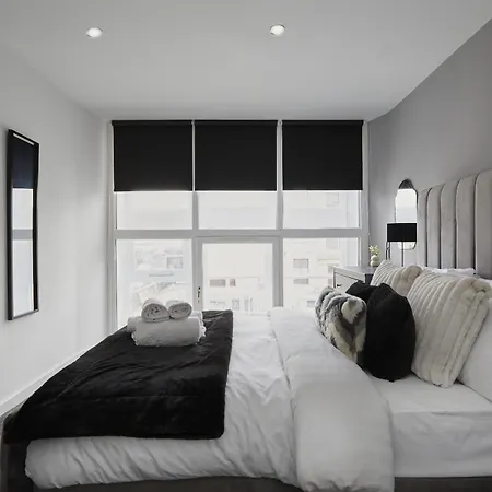 Hayy Luxury Homes Near Centre * Bradford (West Yorkshire)