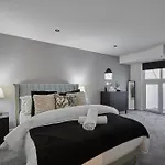 Hayy Luxury Homes Near Centre 4* Bradford (West Yorkshire)