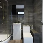 Апарт-отель Hayy Luxury Homes Near Centre Брадфорд