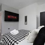 Hayy Luxury Homes Near Centre Апарт-отель Брадфорд