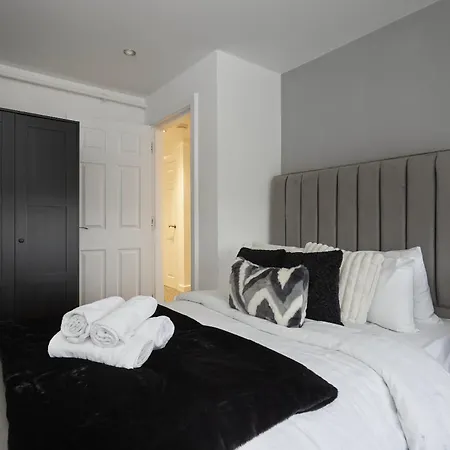 Hayy Luxury Homes Near Centre *