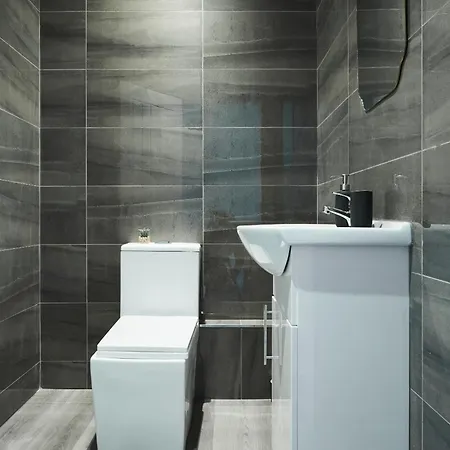 Hayy Luxury Homes Near Centre 4* Bradford