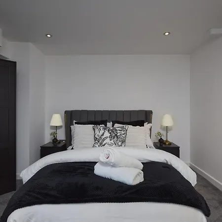 Hayy Luxury Homes Near Centre Μπράντφορντ