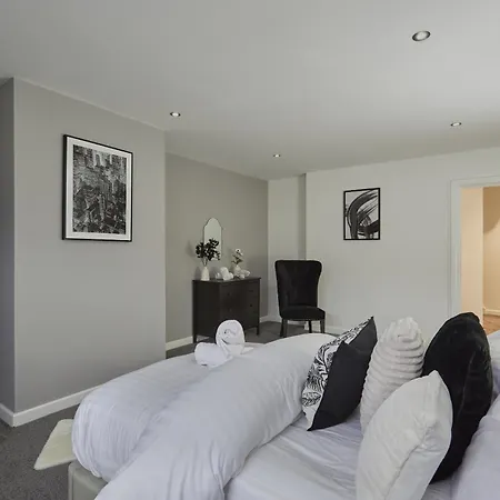Ξενοδοχείο με διαμερίσματα Hayy Luxury Homes Near Centre 4*