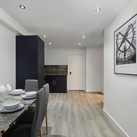 Hayy Luxury Homes Near Centre Μπράντφορντ