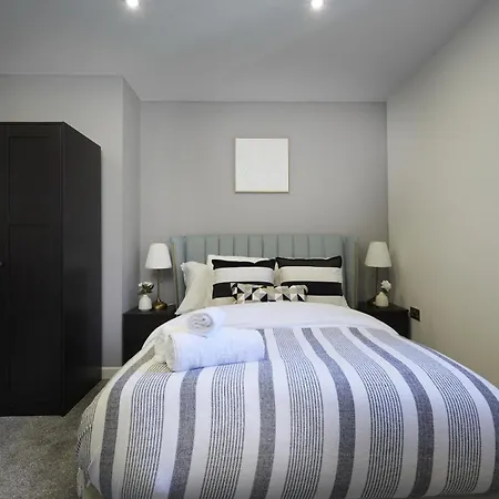 Hayy Luxury Homes Near Bradford Centre * Bradford (West Yorkshire)