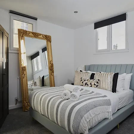 Hayy Luxury Homes Near Bradford Centre * Bradford (West Yorkshire)