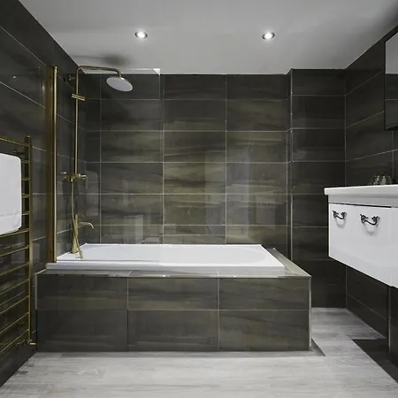 Hayy Luxury Homes Near Centre 4* Bradford (West Yorkshire)