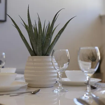 Aparthotel Hayy Luxury Homes Near Bradford Centre *