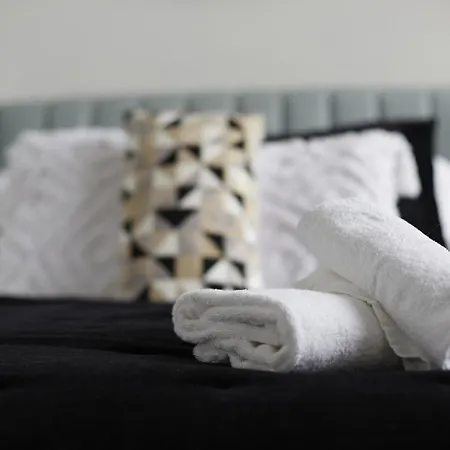 Aparthotel Hayy Luxury Homes Near Centre Bradford (West Yorkshire)