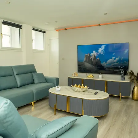 Ξενοδοχείο με διαμερίσματα Hayy Luxury Homes Near Centre 4*