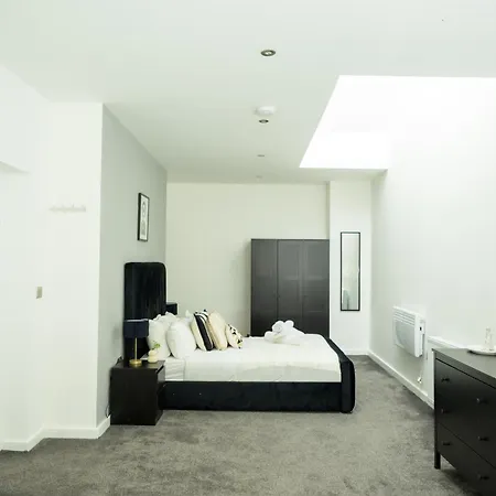 Hayy Luxury Homes Near Centre Μπράντφορντ