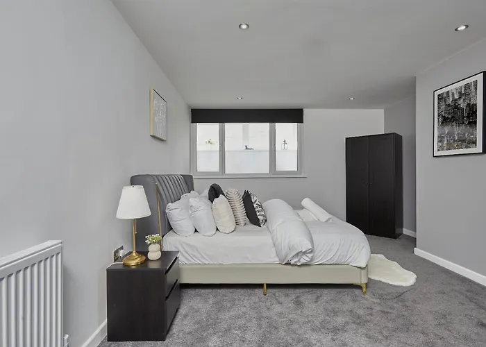 Aparthotel Hayy Luxury Homes Near Centre 4*