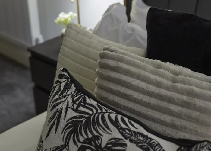 Aparthotel Hayy Luxury Homes Near Centre Bradford (West Yorkshire)