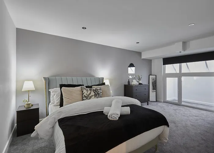 Hayy Luxury Homes Near Centre 4* Bradford (West Yorkshire)