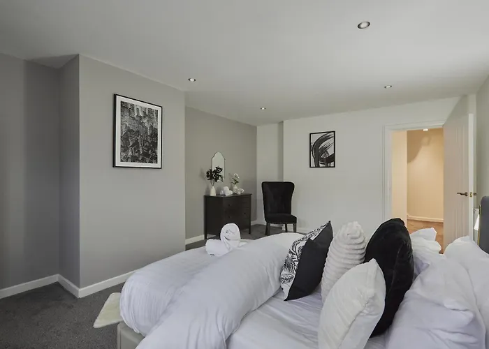 Aparthotel Hayy Luxury Homes Near Centre 4*