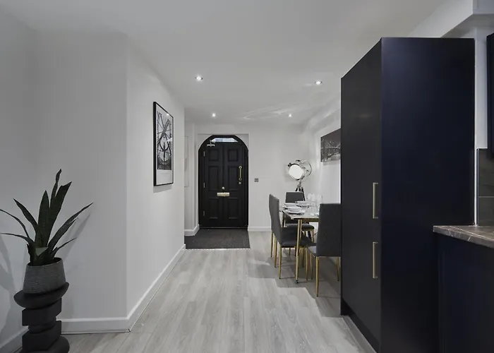 Hayy Luxury Homes Near Centre Aparthotel 4*