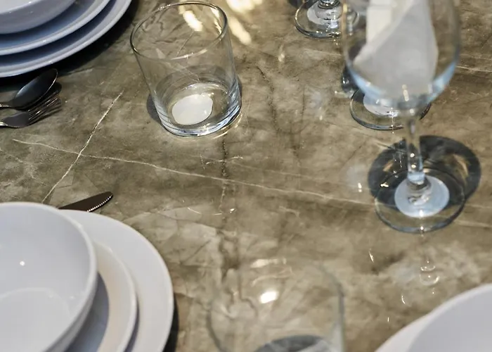 Hayy Luxury Homes Near Centre 4* Bradford (West Yorkshire)