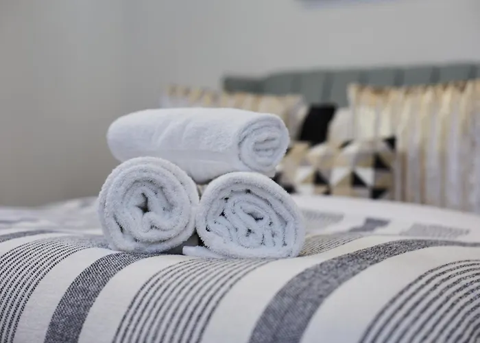 Aparthotel Hayy Luxury Homes Near Centre Bradford (West Yorkshire)