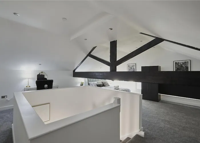 Aparthotel Hayy Luxury Homes Near Centre 4*