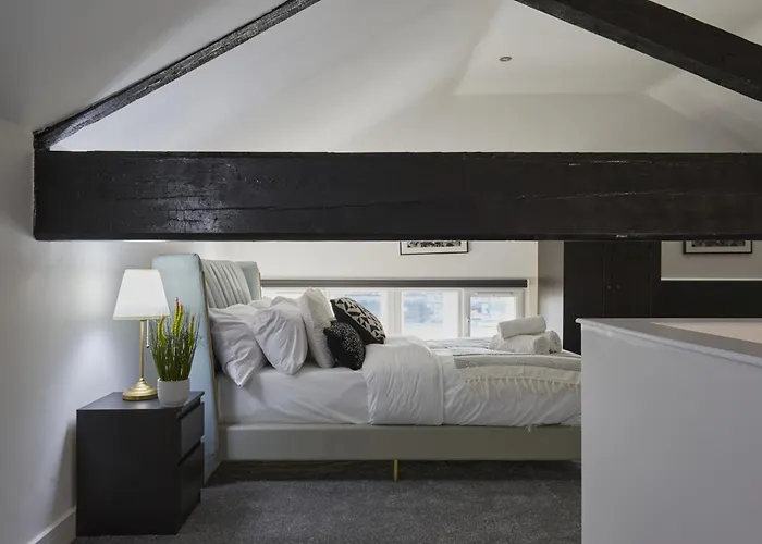 Aparthotel Hayy Luxury Homes Near Centre Bradford (West Yorkshire)