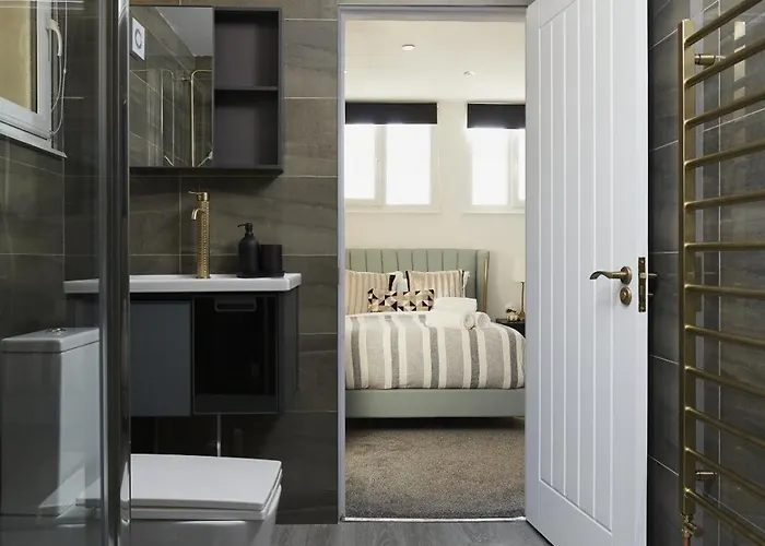 Aparthotel Hayy Luxury Homes Near Centre Bradford (West Yorkshire)