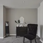 Hayy Luxury Homes Near Centre 4* Bradford