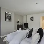 Apartmanhotel Hayy Luxury Homes Near Centre 4*