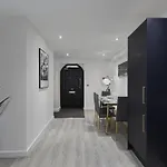 Hayy Luxury Homes Near Centre Apartmanhotel 4*