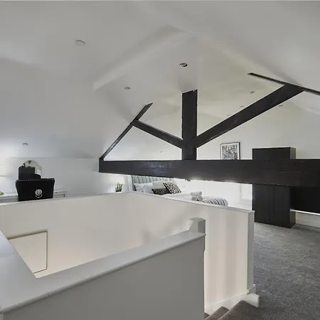 Ξενοδοχείο με διαμερίσματα Hayy Luxury Homes Near Centre 4*