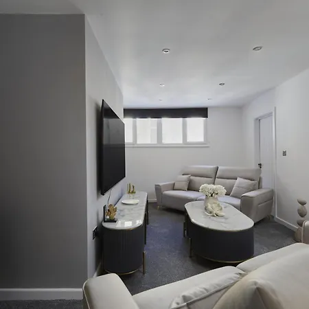 Ξενοδοχείο με διαμερίσματα Hayy Luxury Homes Near Centre 4*